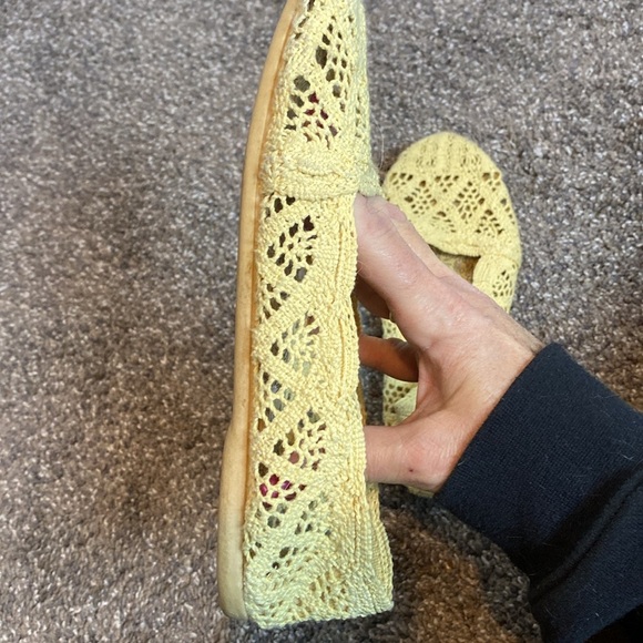 Basic Editions Yellow Knit Slip-On Shoes sz 8.5 - Picture 3 of 8